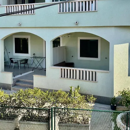 Awesome In With House Sea View